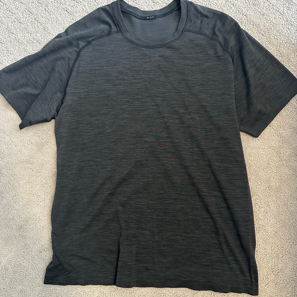 Lululemon tshirt
